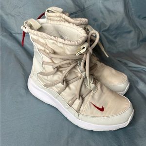 New Women Nike Tanjun High Rise Boots Phantom Sand Red AO0355-005 Size 7